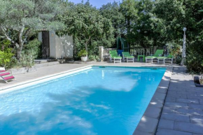 Maison charmante à Pougnadoresse avec piscine partagée